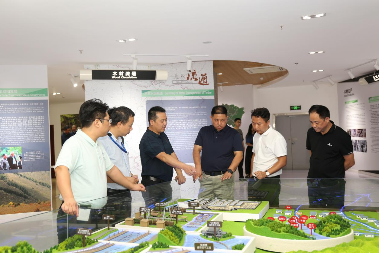 【中心動態(tài)】安徽省六安市葉集經(jīng)濟開發(fā)區(qū)、安徽人造板協(xié)會、合肥工業(yè)大學領(lǐng)導一行蒞臨我中心參觀交流