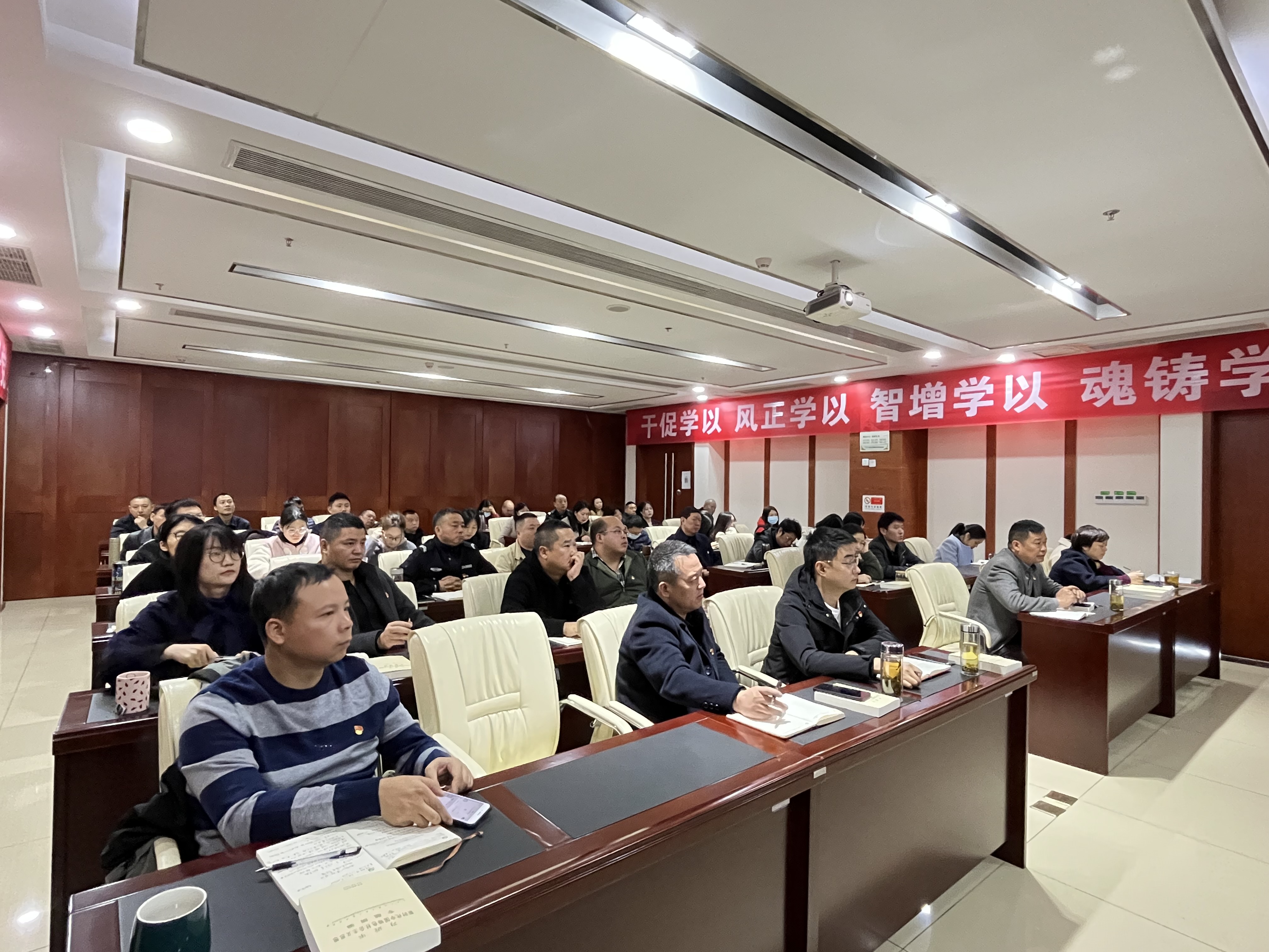 【黨建工作】青白江國際木材加工貿(mào)易園區(qū)開展習(xí)近平新時(shí)代中國特色社會主義思想專題黨課學(xué)習(xí)