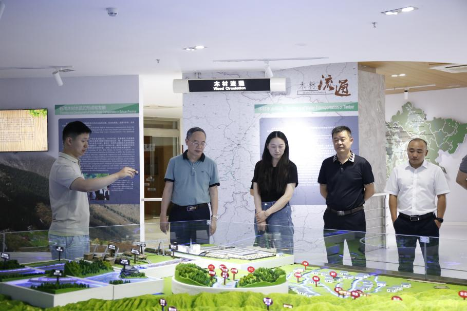 【園區(qū)要聞】國家林業(yè)和草原局改革發(fā)展司原一級巡視員 杜紀山一行蒞臨園區(qū)調研考察
